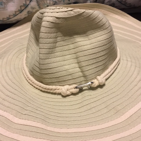 Floppy Hat NWT - Calvin Klein ☀️ - Picture 2 of 8